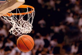 开云APP-爵士踏平雄鹿，布克在意甲焦点战接管比赛，体育世界的平行交响