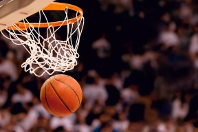 开云APP-勇士绝杀雄鹿，莫兰特存在感拉满，联盟新老势力的无声对垒