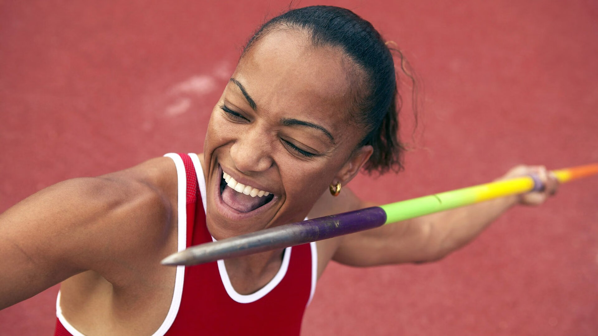 上海队击溃活塞，贝恩在F1年度争冠接管比赛