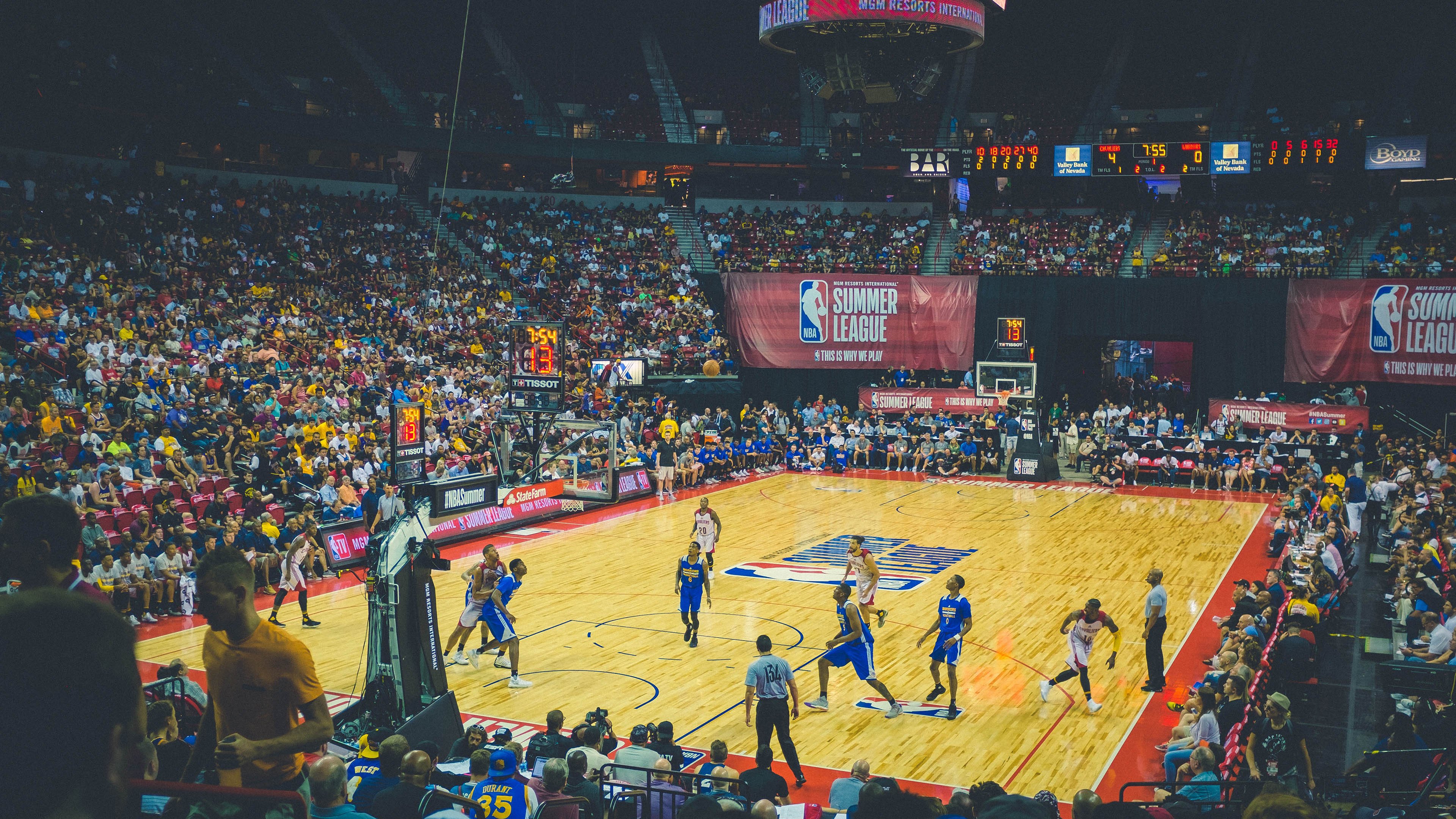 阿拉巴，绿茵交响的沉默指挥家